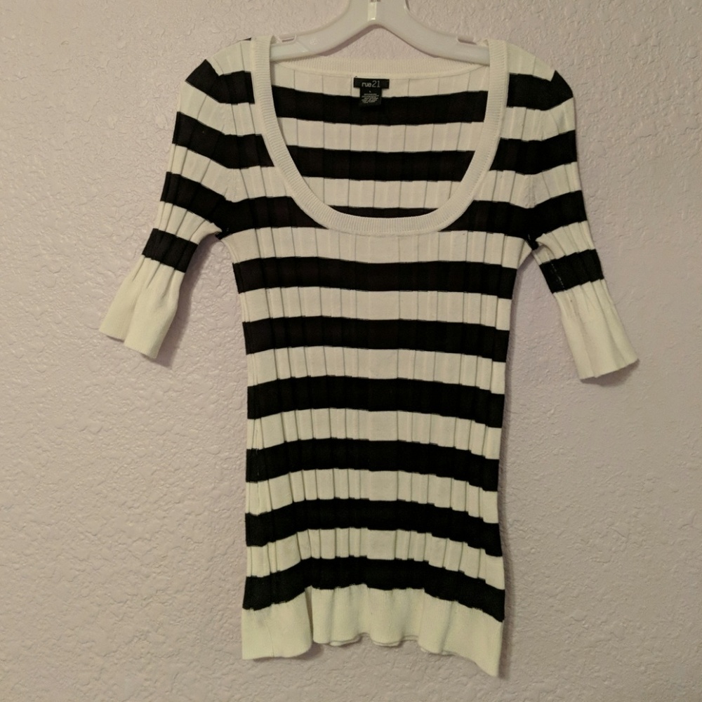 Rue21 White & Black Stripe Sweater